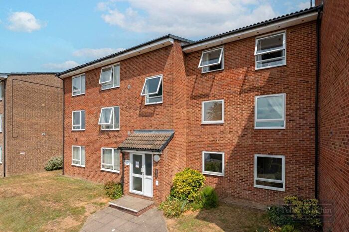 2 Bedroom Flat For Sale In Montana Close, Sanderstead, CR2