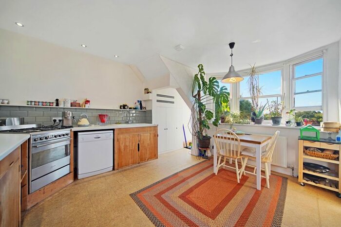 2 Bedroom Flat To Rent In Harold Road, London, SE19