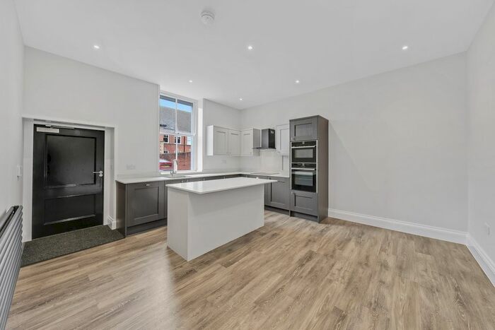 1 Bedroom Flat To Rent In New Square, Chesterfield, S40