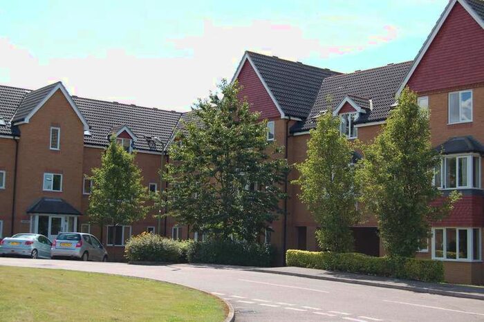 2 Bedroom Flat To Rent In Redoubt Close, Hitchin, SG4