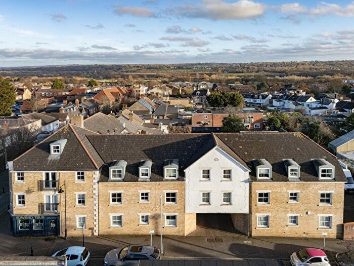 2 Bedroom Apartment For Sale In Kings Avenue, Buckhurst Hill, IG9