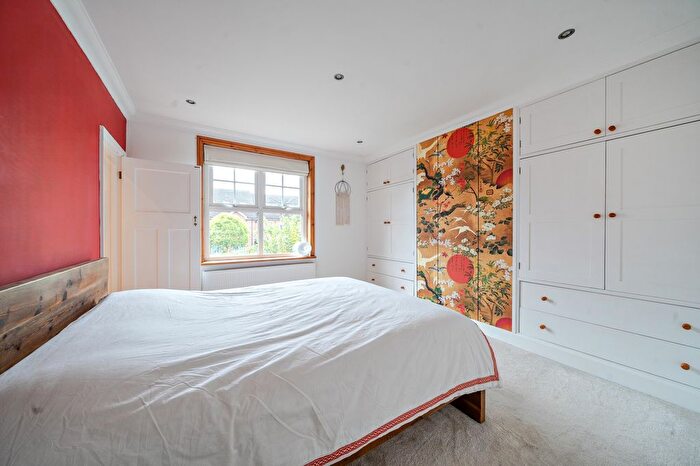 2 Bedroom Cottage For Sale In Murrells Lane, Camberley, GU15