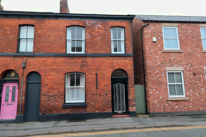 2 Bedroom House To Rent In Catherine Street, Macclesfield, SK11