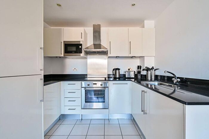 1 Bedroom Flat To Rent In Empire Square West, Borough, London, SE1