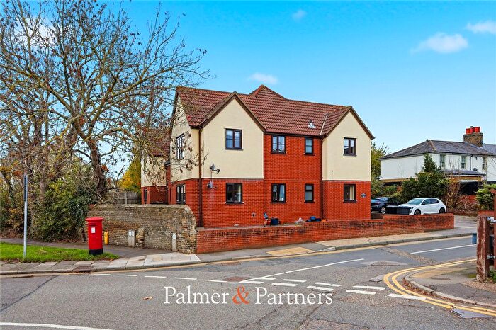 2 Bedroom Flat For Sale In Van Diemans Lane, Chelmsford, Essex, CM2