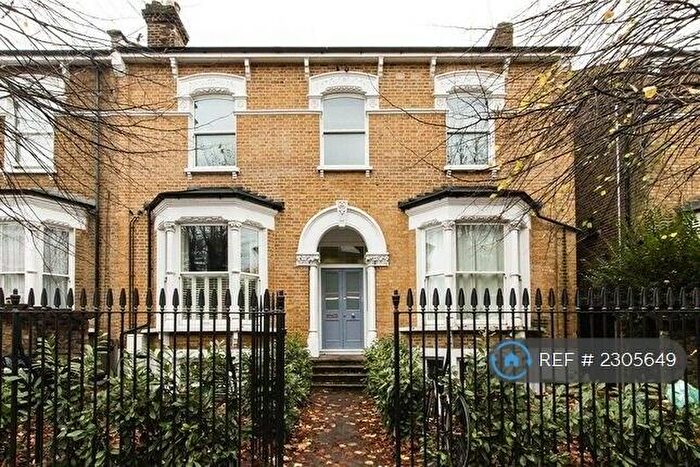 3 Bedroom Flat To Rent In Lordship Park, London, N16