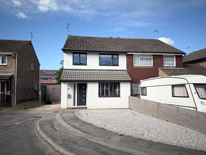 3 Bedroom Semi-Detached House For Sale In Brook Gardens, Glen Parva, LE2