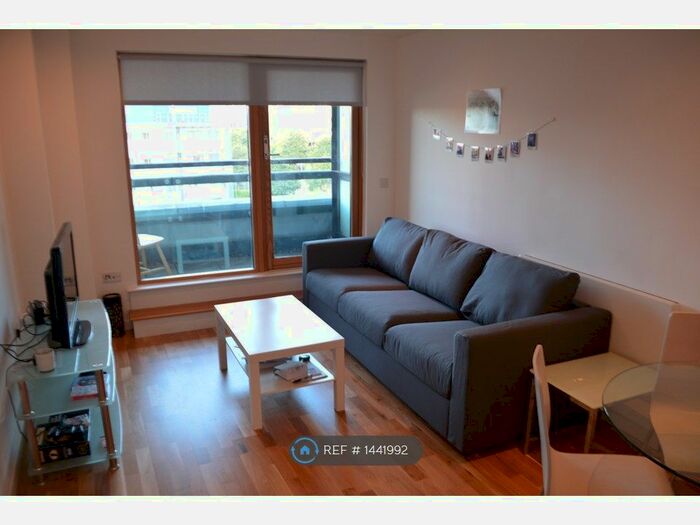 2 Bedroom Flat To Rent In The Gateway North, Leeds, LS9