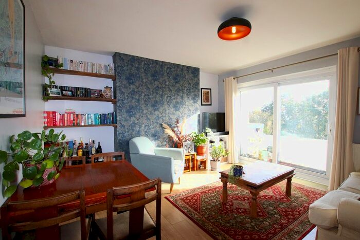 2 Bedroom Flat To Rent In The Woodlands, London, SE19