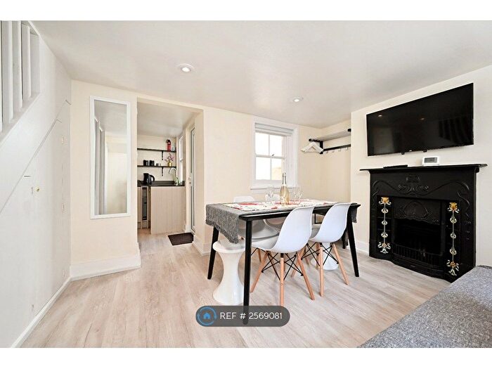 2 Bedroom End Of Terrace House To Rent In Castle Street, Brighton, BN1