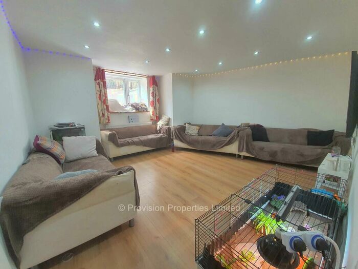 8 Bedroom Terraced House To Rent In Headingley Avenue, Leeds, LS6
