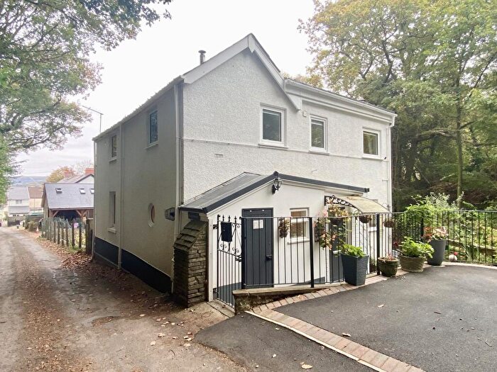 3 Bedroom Detached House For Sale In Balaclava Road, Glais, Swansea, City And County Of Swansea., SA7