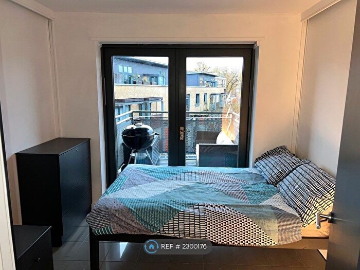 2 Bedroom Flat To Rent In Chronos Building, Whitechapel London, E1