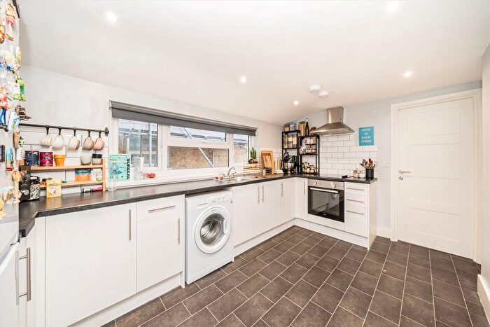 1 Bedroom Flat To Rent In Darfield Road, London, SE4