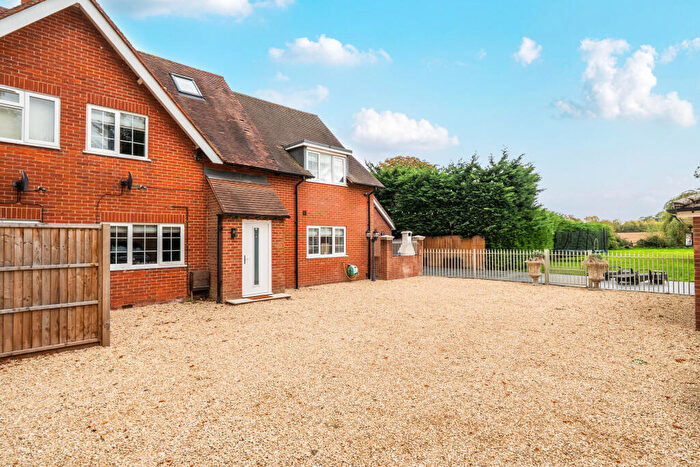 5 Bedroom House For Sale In Reading Road, Hook, RG27