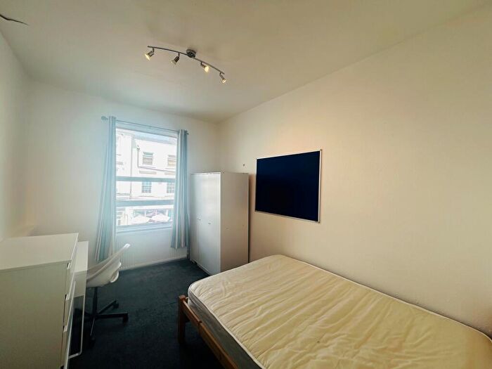 1 Bedroom Flat To Rent In Room, Warwick Street, Leamington Spa, CV32