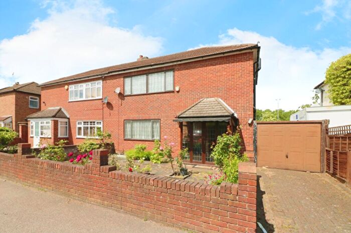 3 Bedroom Semi-Detached House For Sale In Valley Side, London, E4