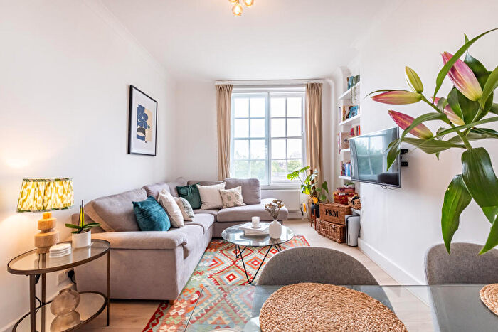 2 Bedroom Flat For Sale In Grove End Road, London, NW8