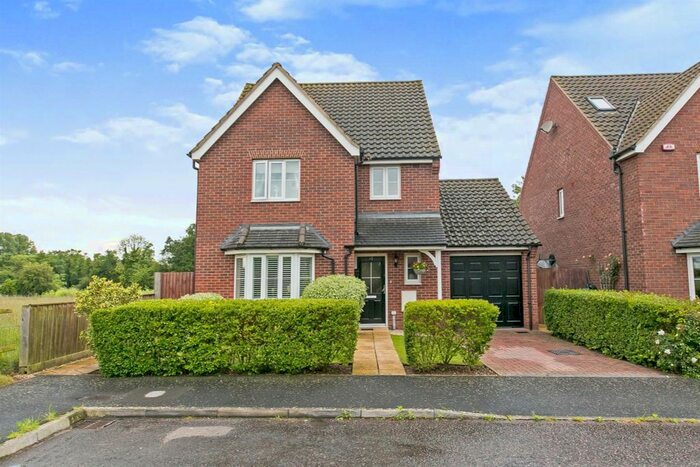 3 Bedroom Semi-Detached House For Sale In De Saumarez Drive, Barham, Ipswich, IP6