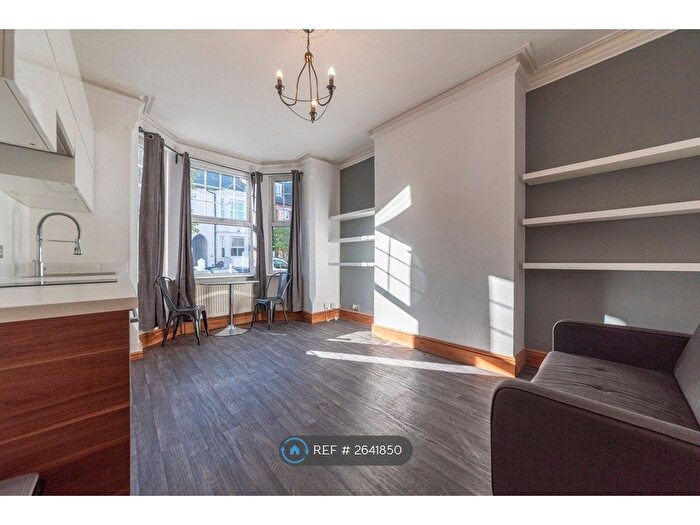 1 Bedroom Flat To Rent In Waldeck Road, Nottingham, NG5