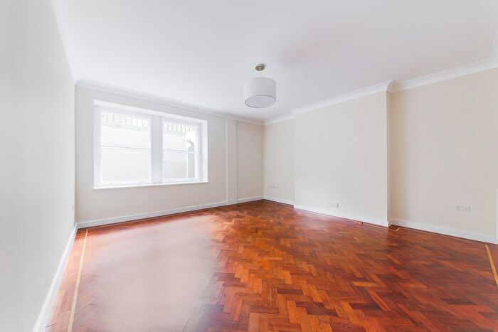 3 Bedroom Flat To Rent In Adeline Place, London, Greater London, WC1B