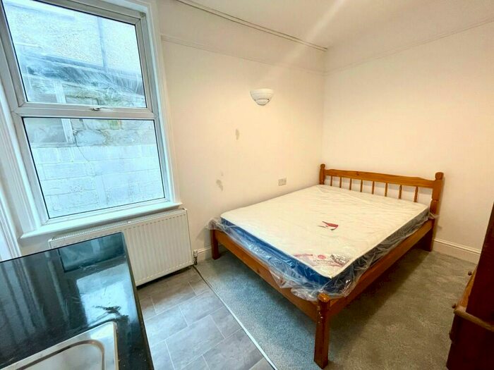 Studio To Rent In Willingdon Road, London, N22