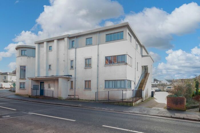 2 Bedroom Flat To Rent In Charlotte Street, Crediton, EX17