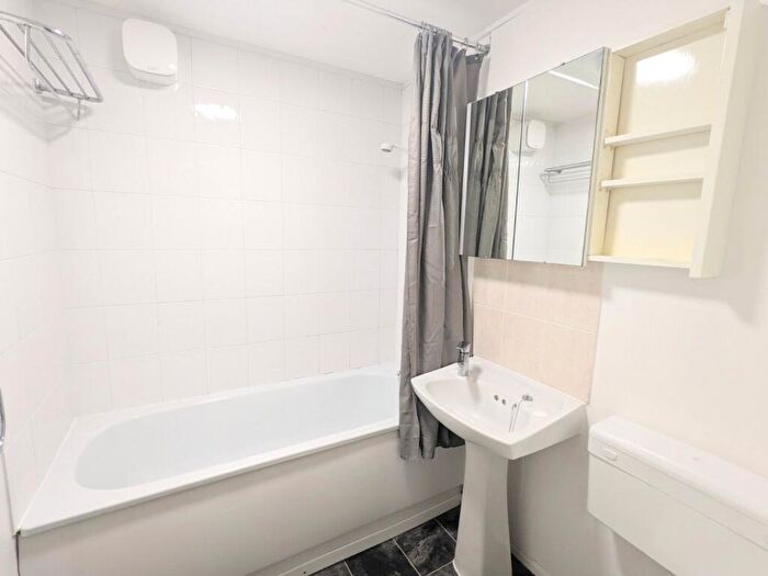 1 Bedroom Flat To Rent In Kimpton Close, Hemel Hempstead, Hertfordshire, HP2
