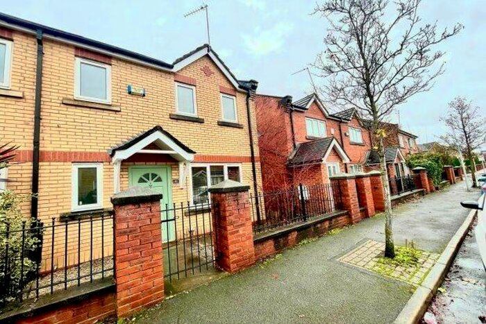 3 Bedroom Semi-Detached House To Rent In Yew Street, Manchester, M15
