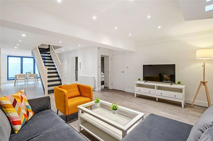 2 Bedroom Flat To Rent In St. John's Hill, SW11