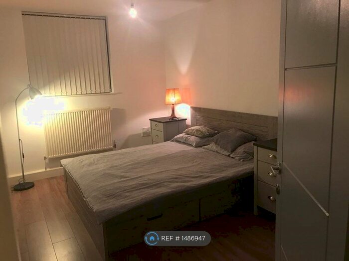 2 Bedroom Flat To Rent In Langham Gardens, London, W13