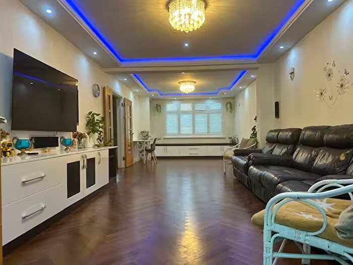 4 Bedroom Semi Detached House To Rent In Central Avenue, Pinner, Middlesex, HA5