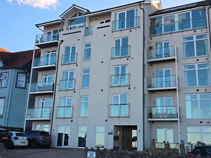 1 Bedroom Apartment To Rent In West Promenade, Rhos On Sea, Colwyn Bay, LL28