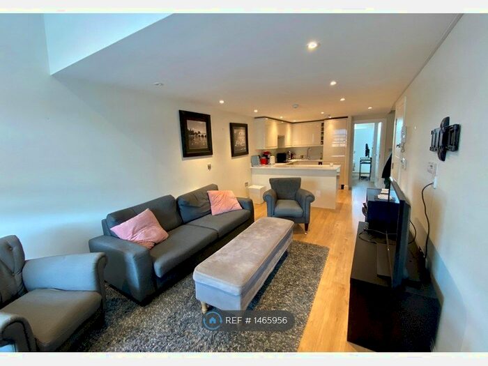 3 Bedroom Maisonette To Rent In Clapham Park Road, London, SW4