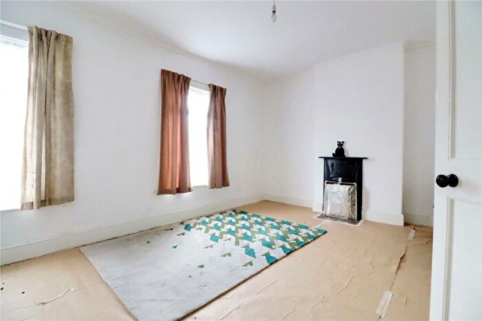 3 Bedroom Semi Detached House For Sale In Cemetery Road, Winterton, DN15