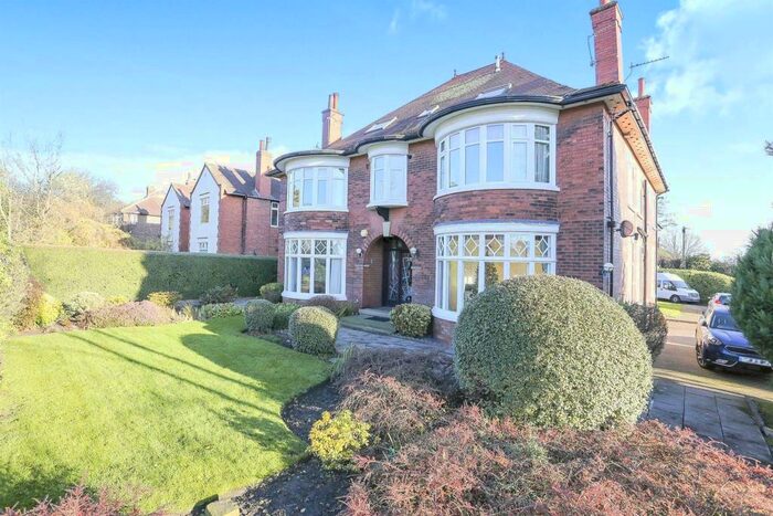 2 Bedroom Apartment To Rent In Otley Road, Leeds, LS16