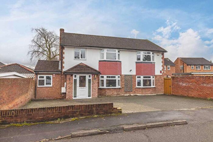 4 Bedroom Detached House For Sale In The Close, Iver Heath, SL0