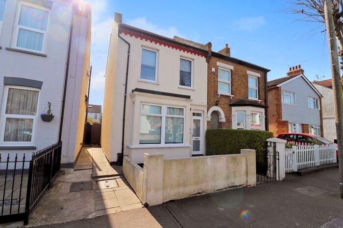 4 Bedroom Semi-Detached House To Rent In Trinity Road, Southchurch Village, SS2