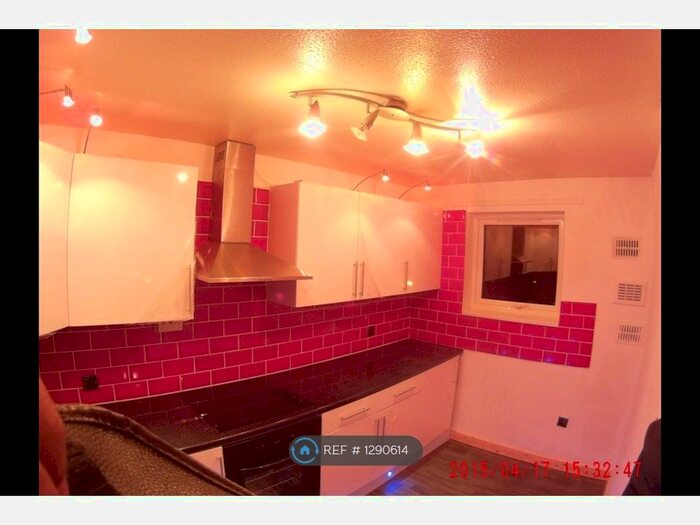 3 Bedroom Flat To Rent In Coniston Walk, Altrincham WA15