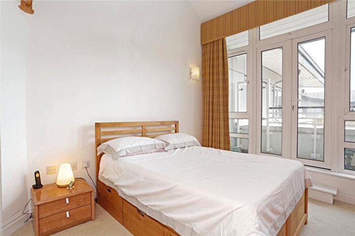 2 Bedroom Flat To Rent In London, E14