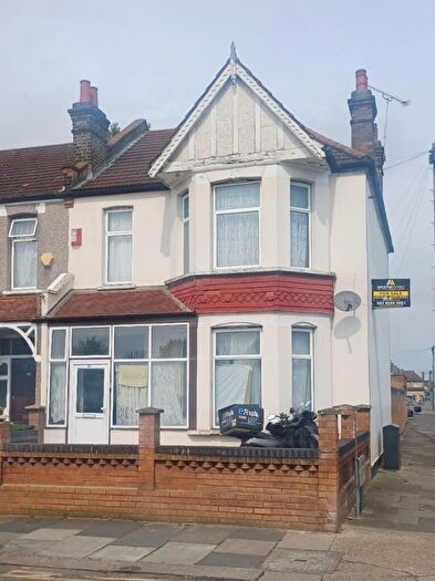 4 Bedroom End Of Terrace House For Sale In Breamore Road, IG3