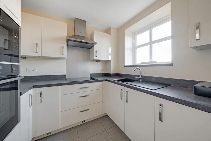 1 Bedroom Flat To Rent In Pinewood Gardens, Southborough, Tunbridge Wells, TN4