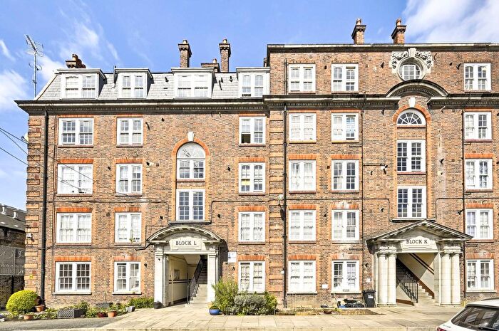 2 Bedroom Flat To Rent In Fulham Palace Road, Hammersmith, London, W6