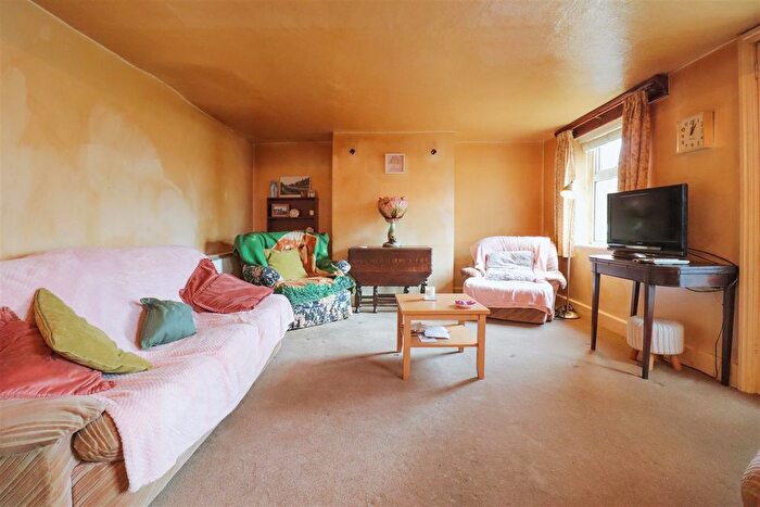 2 Bedroom Cottage For Sale In Church Road, Long Itchington, Southam, CV47