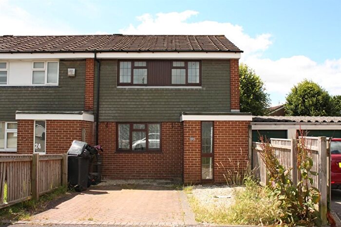 2 Bedroom Property To Rent In Montrose Road, Yeovil, BA21