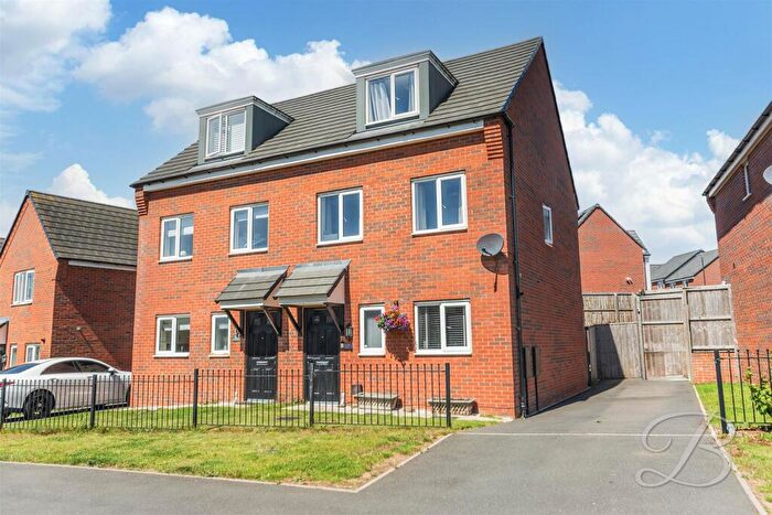3 Bedroom Semi-Detached House For Sale In Kernel Way, Shirebrook, Mansfield, NG20