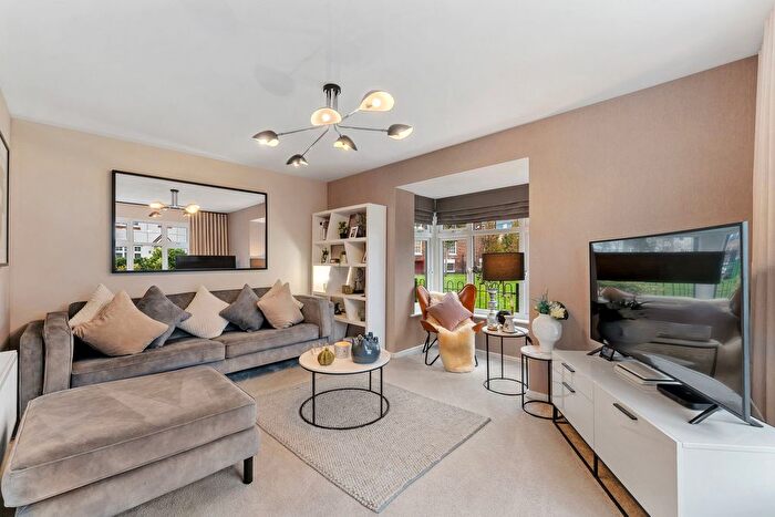 3 Bedroom Detached House For Sale In Old Coach Road, Runcorn, WA7