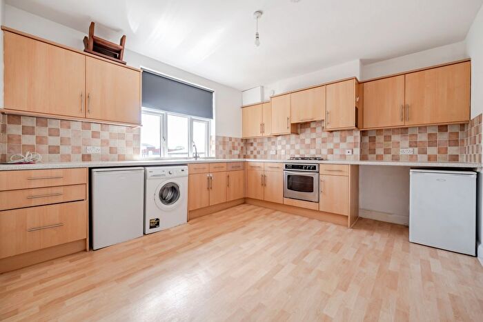 3 Bedroom Flat To Rent In Ruxley Lane, Epsom, KT19
