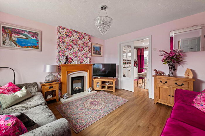 3 Bedroom Semi-Detached House For Sale In Birkdale Close In Grantham, NG31