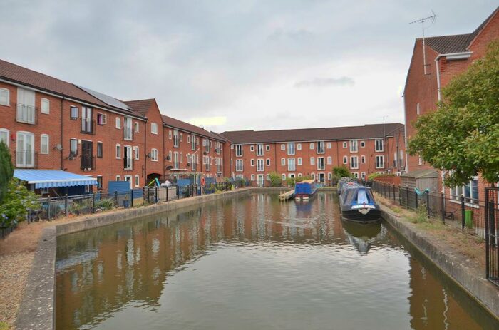 2 Bedroom Apartment To Rent In Penn Road, Bletchley, MK2
